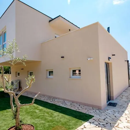 Beautiful Paula With Jacuzzi In Villa