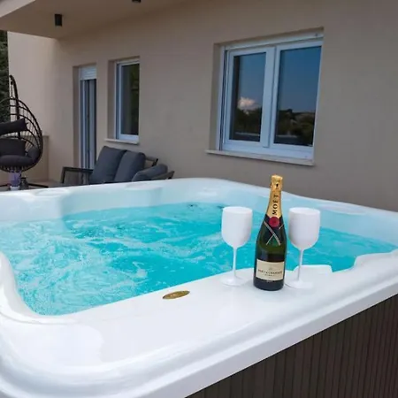 Villa Beautiful Paula With Jacuzzi In *