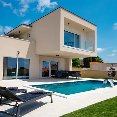 Beautiful Paula With Jacuzzi In *