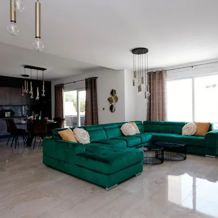 Beautiful Paula With Jacuzzi In * Pula