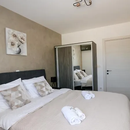 Beautiful Paula With Jacuzzi In *