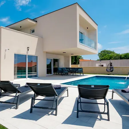 Villa Beautiful Paula With Jacuzzi In