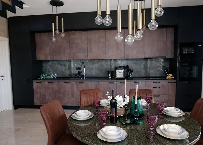 Beautiful Paula With Jacuzzi In Πούλα