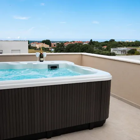 Вілла Beautiful Paula With Jacuzzi In Пула