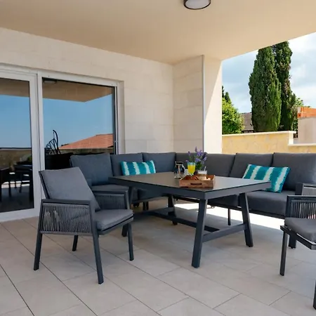 Beautiful Paula With Jacuzzi In 빌라