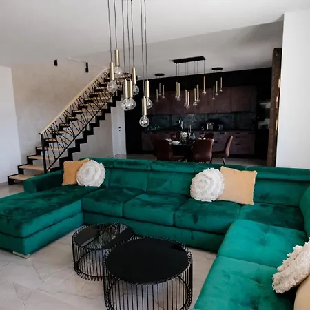 Beautiful Paula With Jacuzzi In Пула