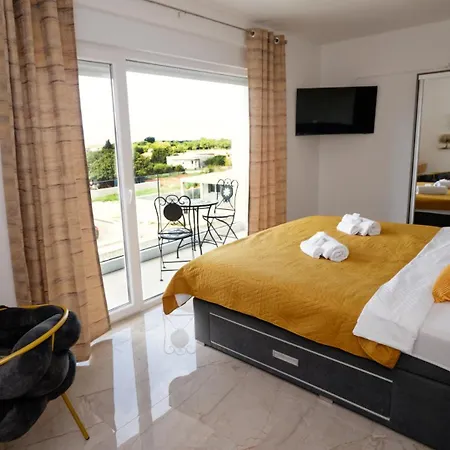 Beautiful Paula With Jacuzzi In 빌라 *