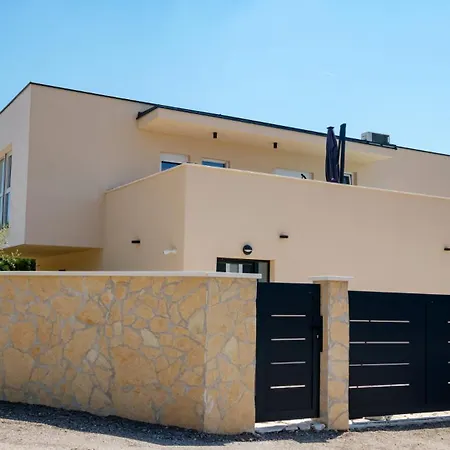 빌라 Beautiful Paula With Jacuzzi In 풀라