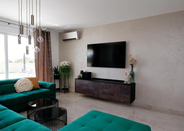 Beautiful Paula With Jacuzzi In Villa