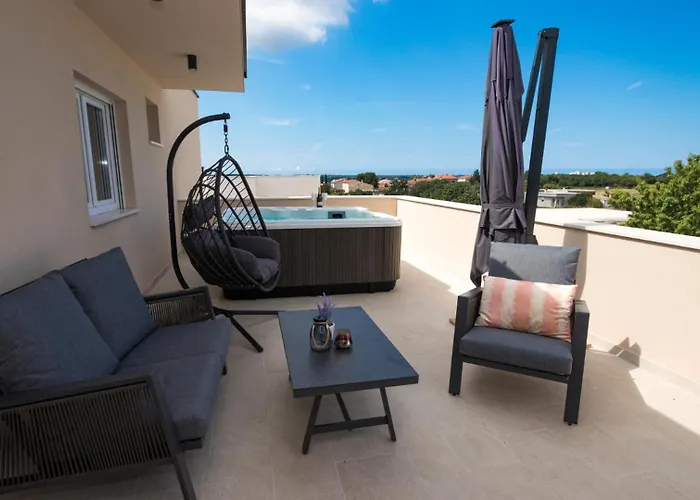 Vila Beautiful Paula With Jacuzzi In Pula