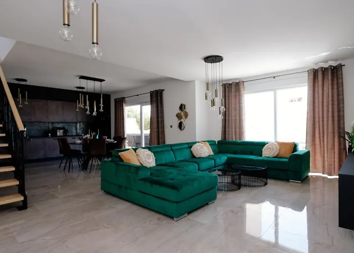 Beautiful Paula With Jacuzzi In * Pula