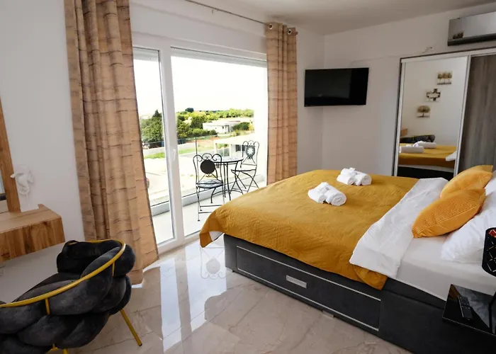 Beautiful Paula With Jacuzzi In Vila *