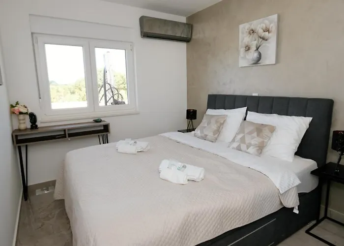 Beautiful Paula With Jacuzzi In Vila *