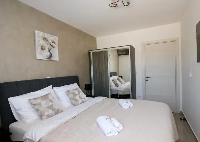 Beautiful Paula With Jacuzzi In *