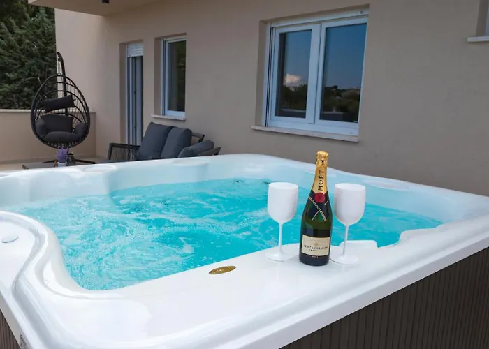 Beautiful Paula With Jacuzzi In Vila *