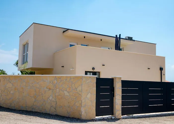 Vila Beautiful Paula With Jacuzzi In Pula