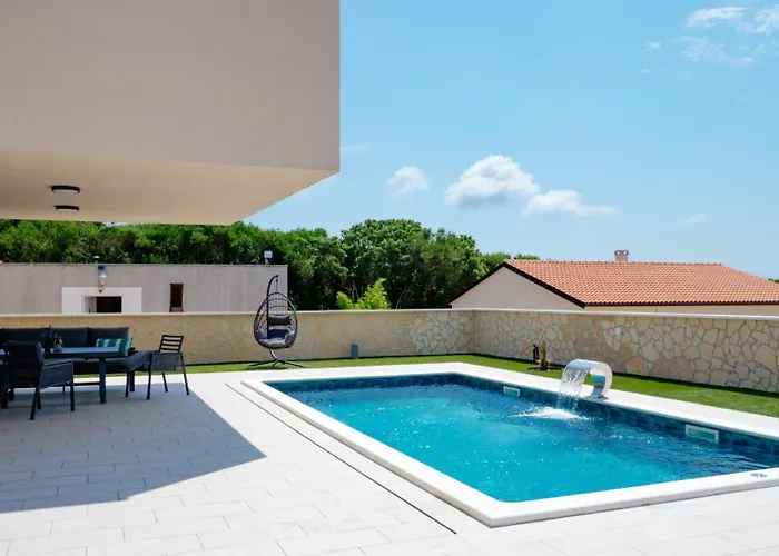 Beautiful Paula With Jacuzzi In Vila *