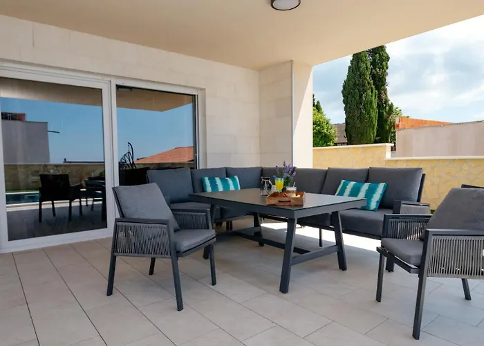 Beautiful Paula With Jacuzzi In 빌라